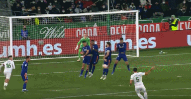 11球，巴萨是欧冠改制以来打入乌龙球最多的球队